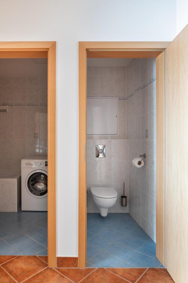 Sunny Apartment In Modrany By Prague Days Exterior foto