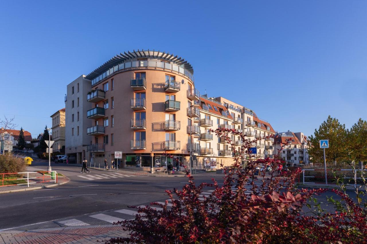 Sunny Apartment In Modrany By Prague Days Exterior foto